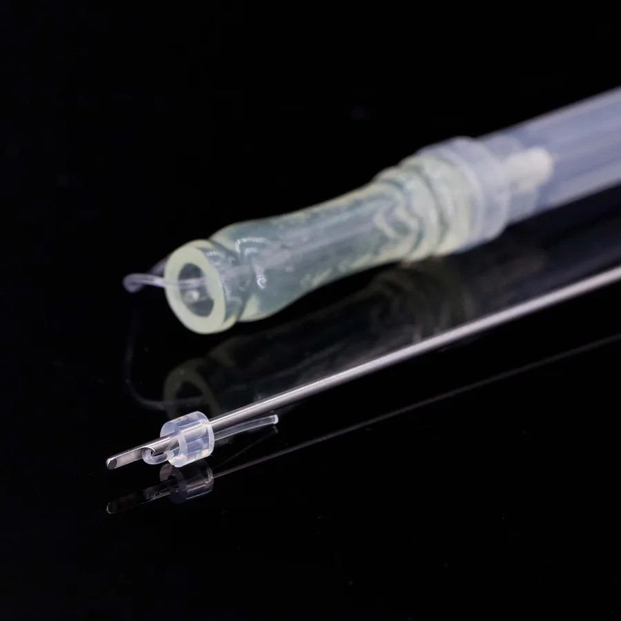 Platinum Threads cog thread tip emerging from its cannula