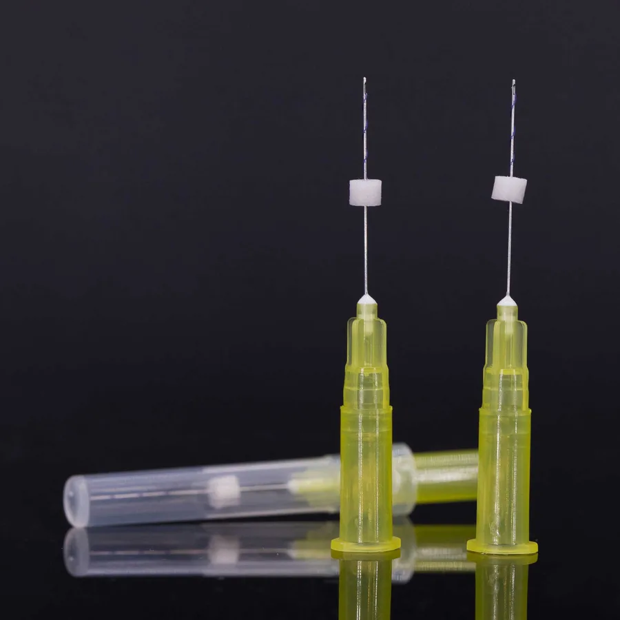 Platinum Threads eye threads on fine-gauge cannulas